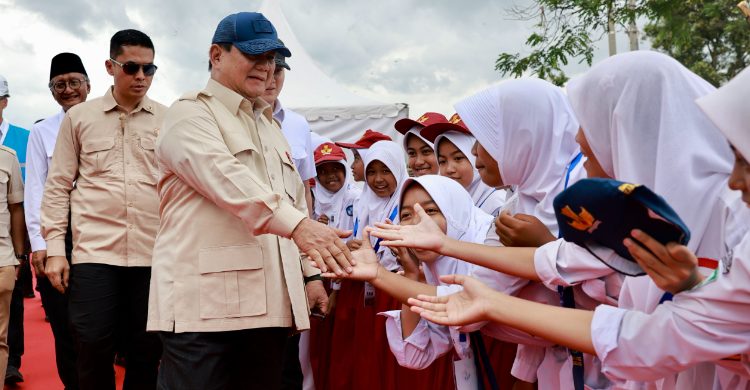 mbg-belum-diterima-semua-anak-presiden-minta-maaf_251448