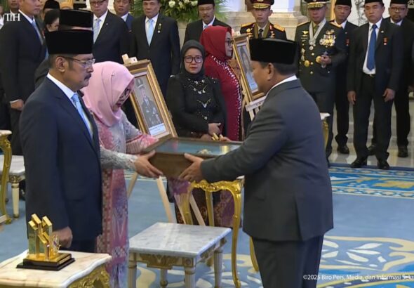 Screenshot_2025-11-10-11-42-15-501_com.google.android.youtube